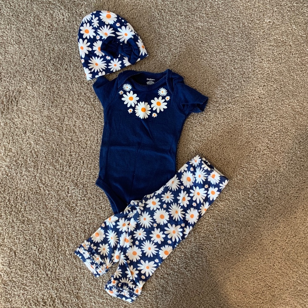 Adorable 6-9 months outfit with matching hat